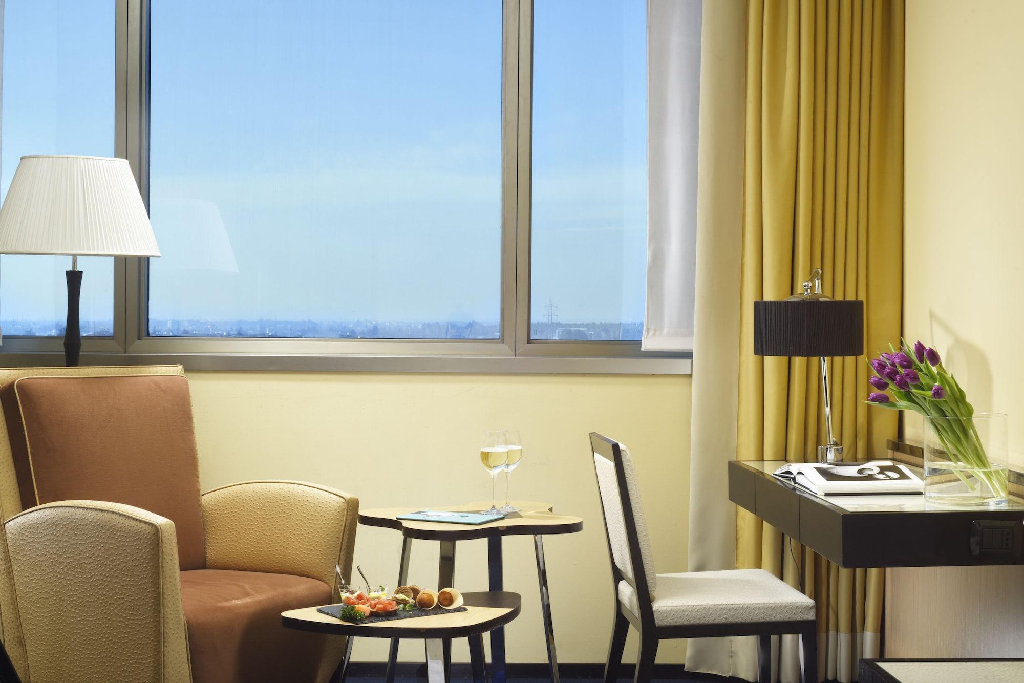 Una Hotels Malpensa Cerro Lago Maggiore Exterior foto