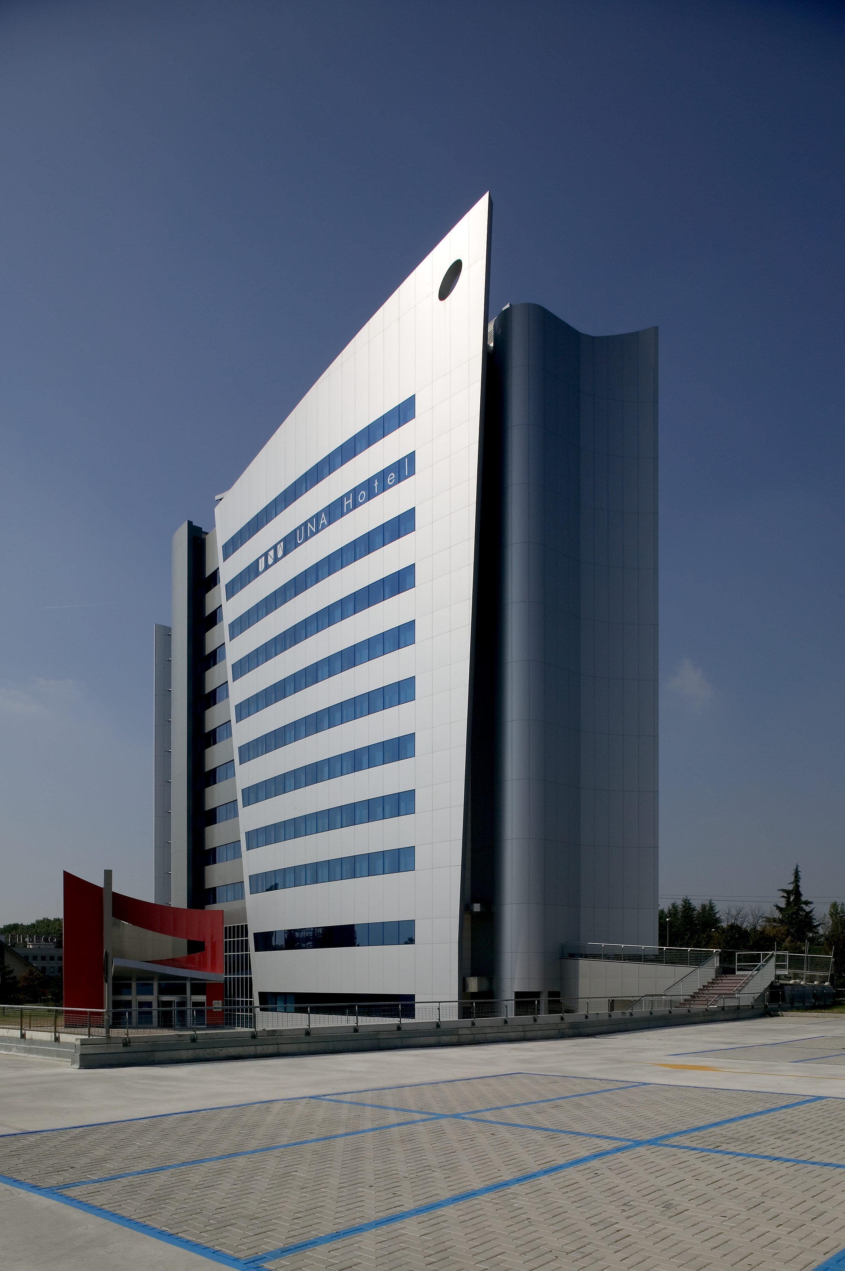 Una Hotels Malpensa Cerro Lago Maggiore Exterior foto