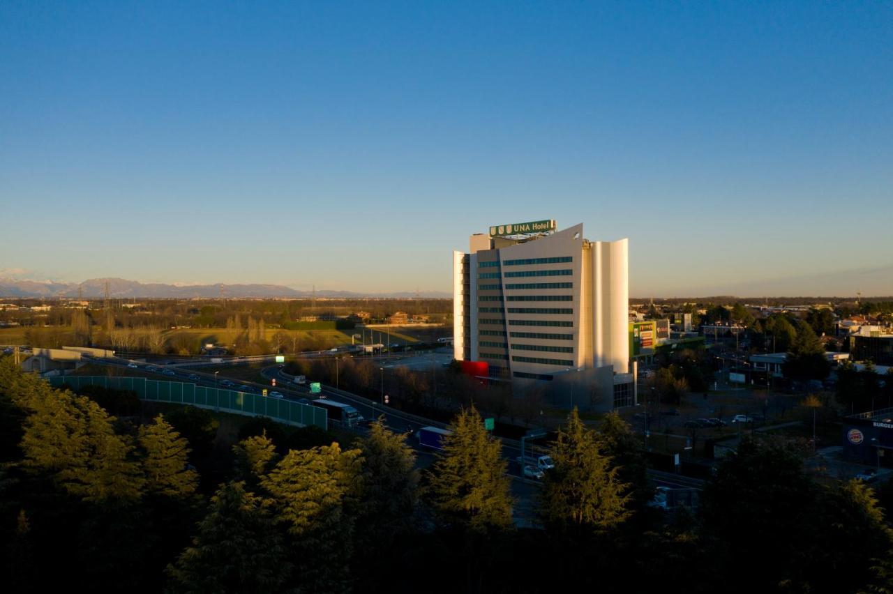 Una Hotels Malpensa Cerro Lago Maggiore Exterior foto